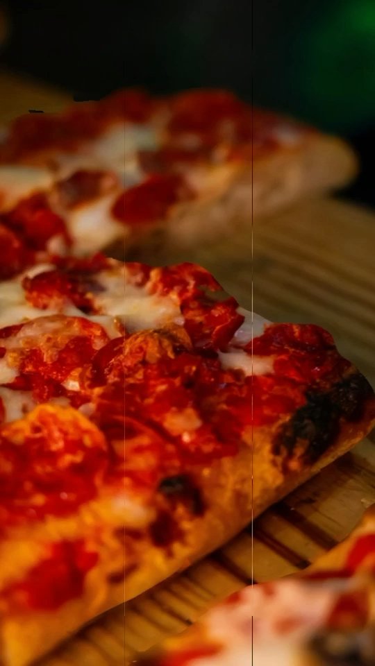 Pala Romana pizza fresh from the wood-fired oven at Isabella by Andreas